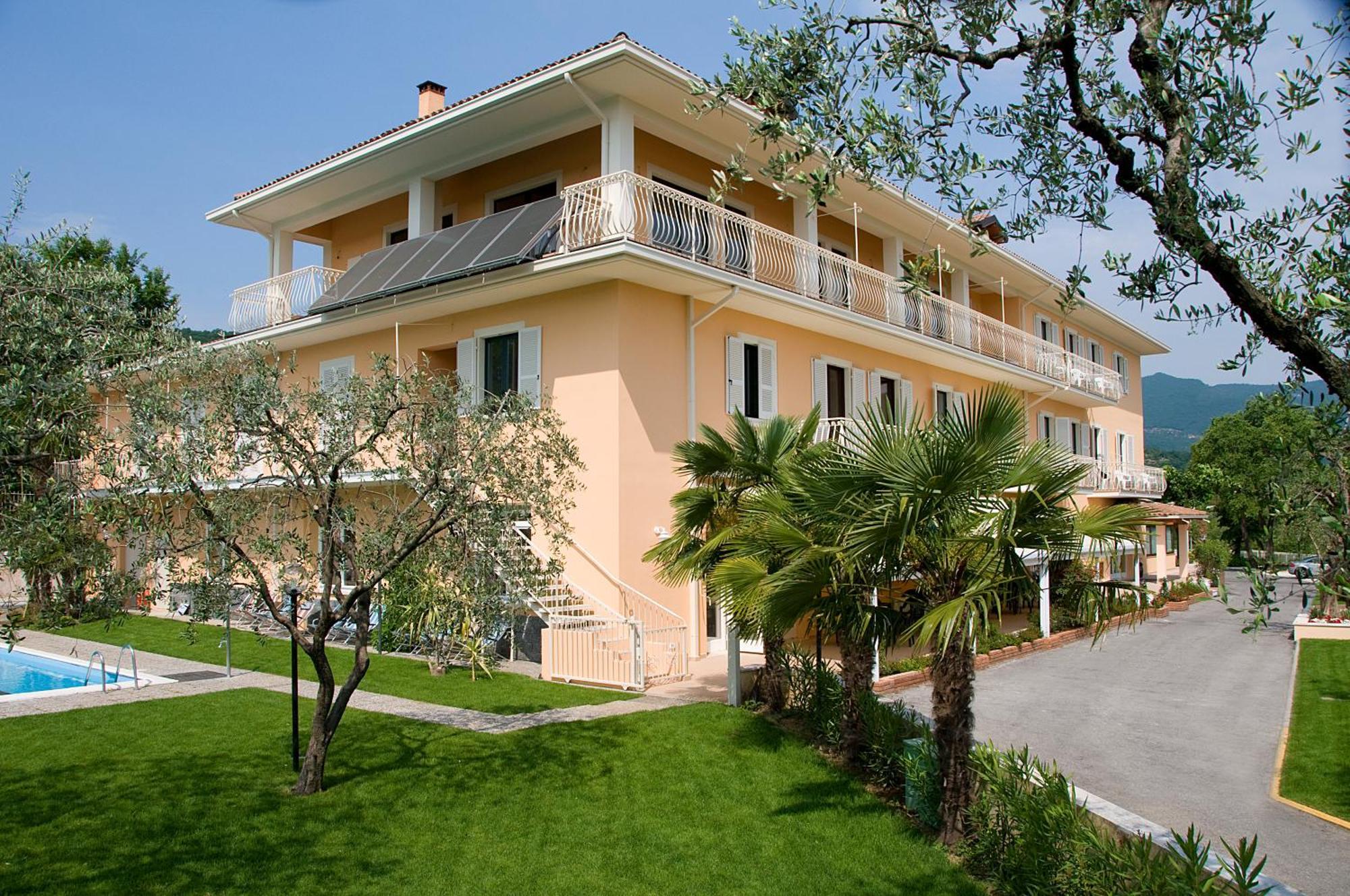 Hotel Panoramica Сало Экстерьер фото